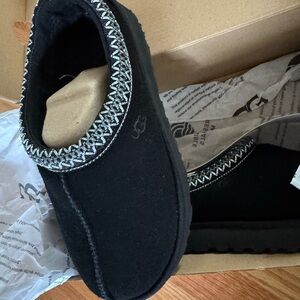 NIB Women’s UGG Black Tasman Slippers